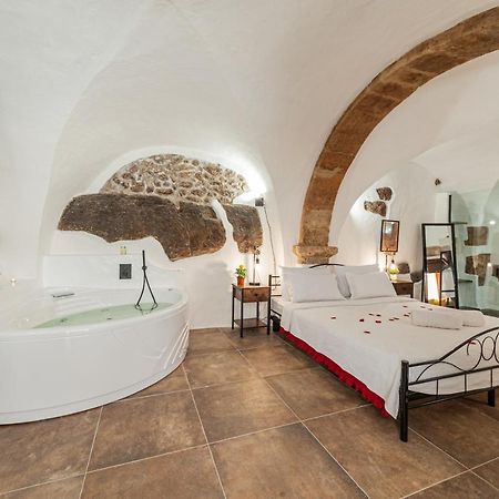 Romantic Loft With Jacuzzi In The Castle Кастельсардо Экстерьер фото