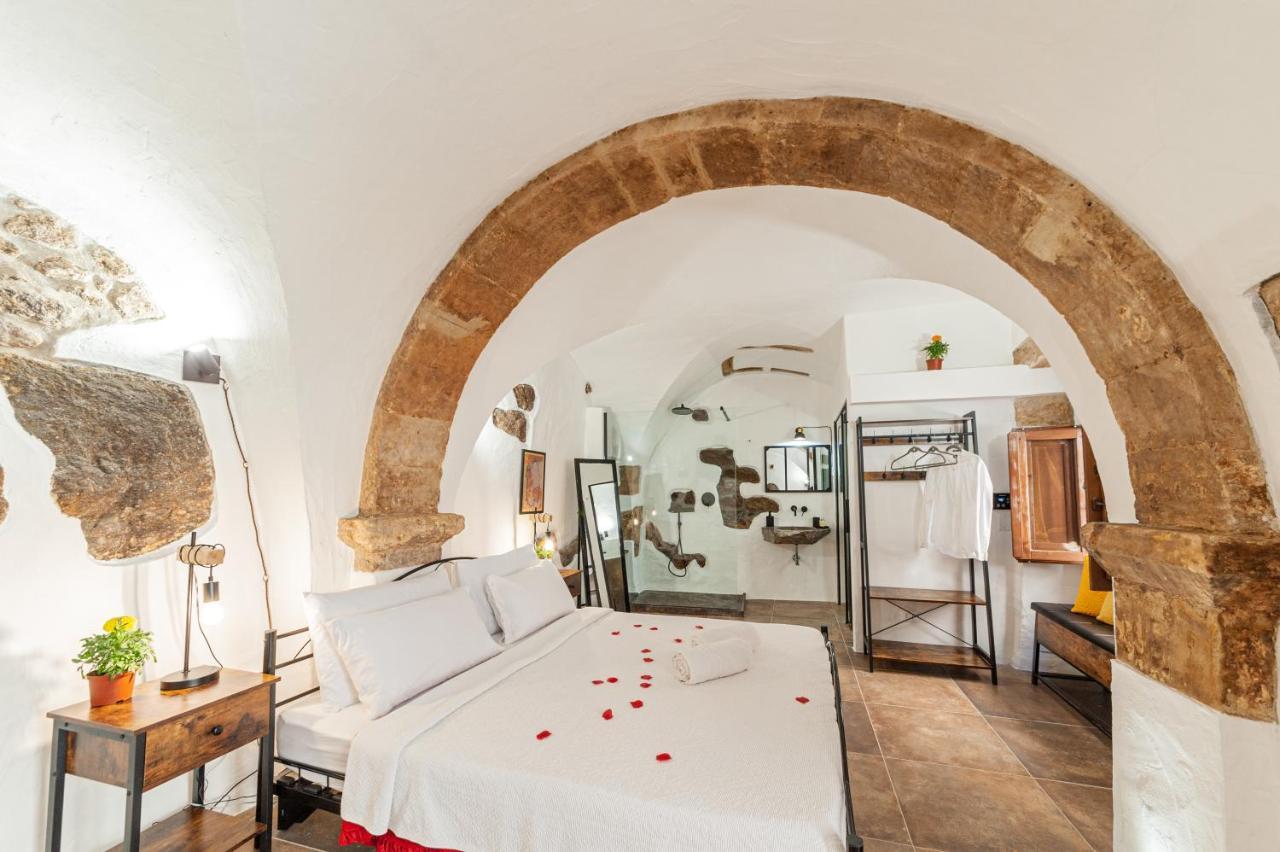 Romantic Loft With Jacuzzi In The Castle Кастельсардо Экстерьер фото