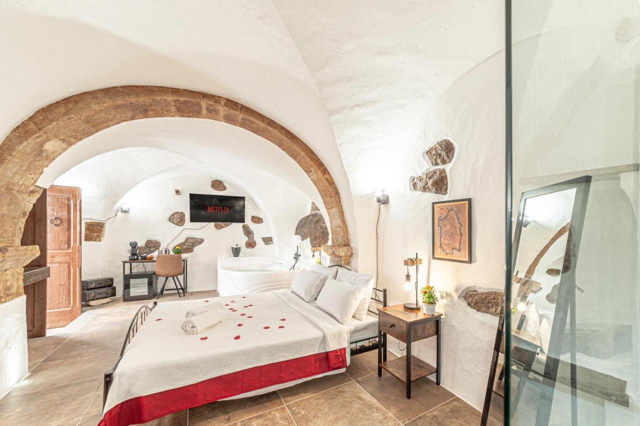 Romantic Loft With Jacuzzi In The Castle Кастельсардо Экстерьер фото