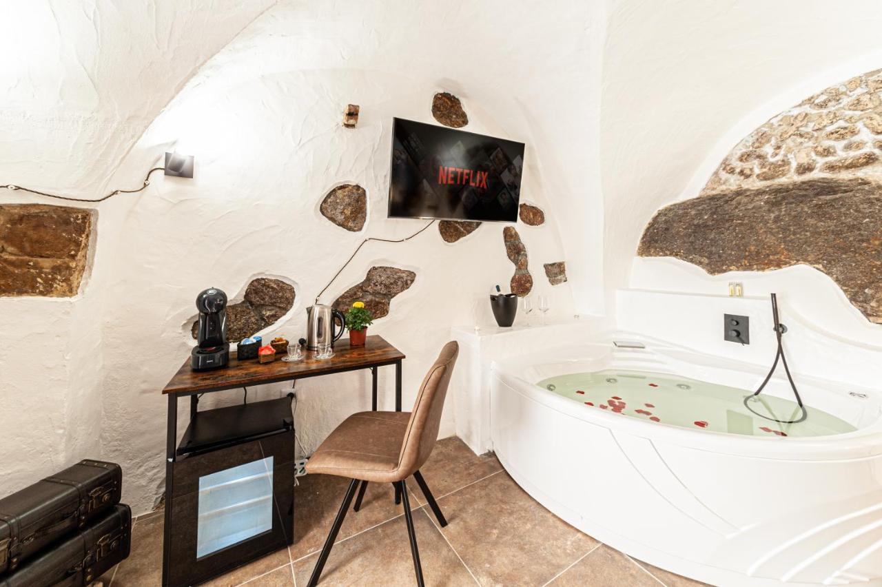 Romantic Loft With Jacuzzi In The Castle Кастельсардо Экстерьер фото